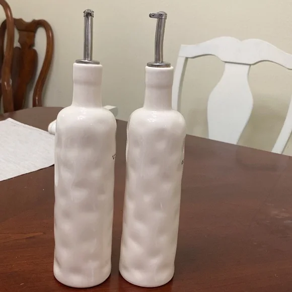 Rae Dunn Oil & Vinegar - Picture 3 of 4